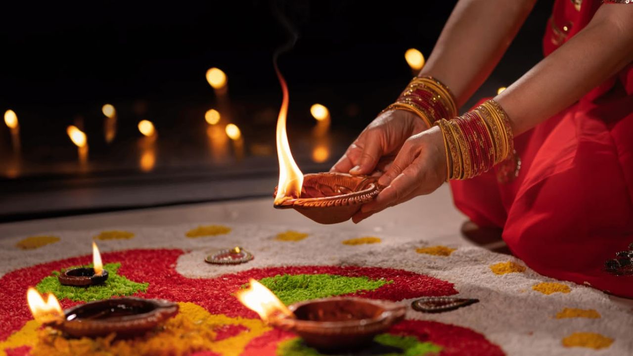 Astro Tips: शनिवारी या ठिकाणी दिवे लावणे मानले जाते शुभ, आजार आणि व्याधींपासून मिळते मुक्ती