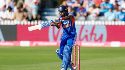 Shreyas Iyer चा ‘वन-मॅन शो’ ! शतक ठोकलं अन् ‘किंग’ कोहलीचा विक्रम मोडला; वेस्ट इंडिजविरुद्ध रचला इतिहास