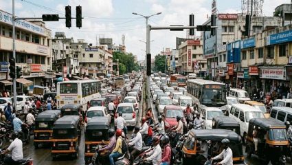 पुणे शहरात सिग्नल यंत्रणेचा ‘ब्लॅक आऊट’, ६० सिग्नल बंद पडले; महावितरणच्या निर्णयाने वाहतुकीचा खोळंबा