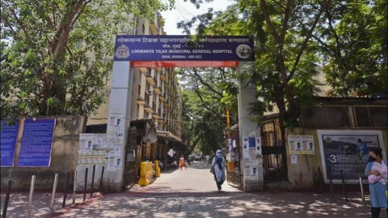 Sion Hospital Case : सायन रुग्णालयात निवासी डॅाक्टराची आत्महत्या, वस्तीगृहाच्या बाथरूम मध्ये आढळला मृतदेह; नेमक कारण काय ?