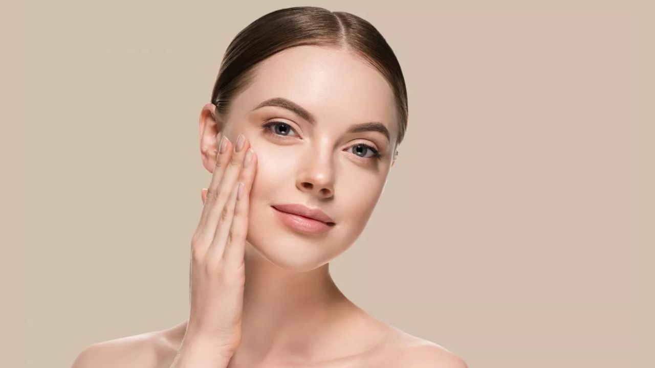 Skin Care Tips: कोलेजन क्रीम अन् सप्लिमेंट्स खरंच काम करतात? की फक्त मार्केटिंगचा खेळ; तज्ज्ञांनी सांगितलं सत्य