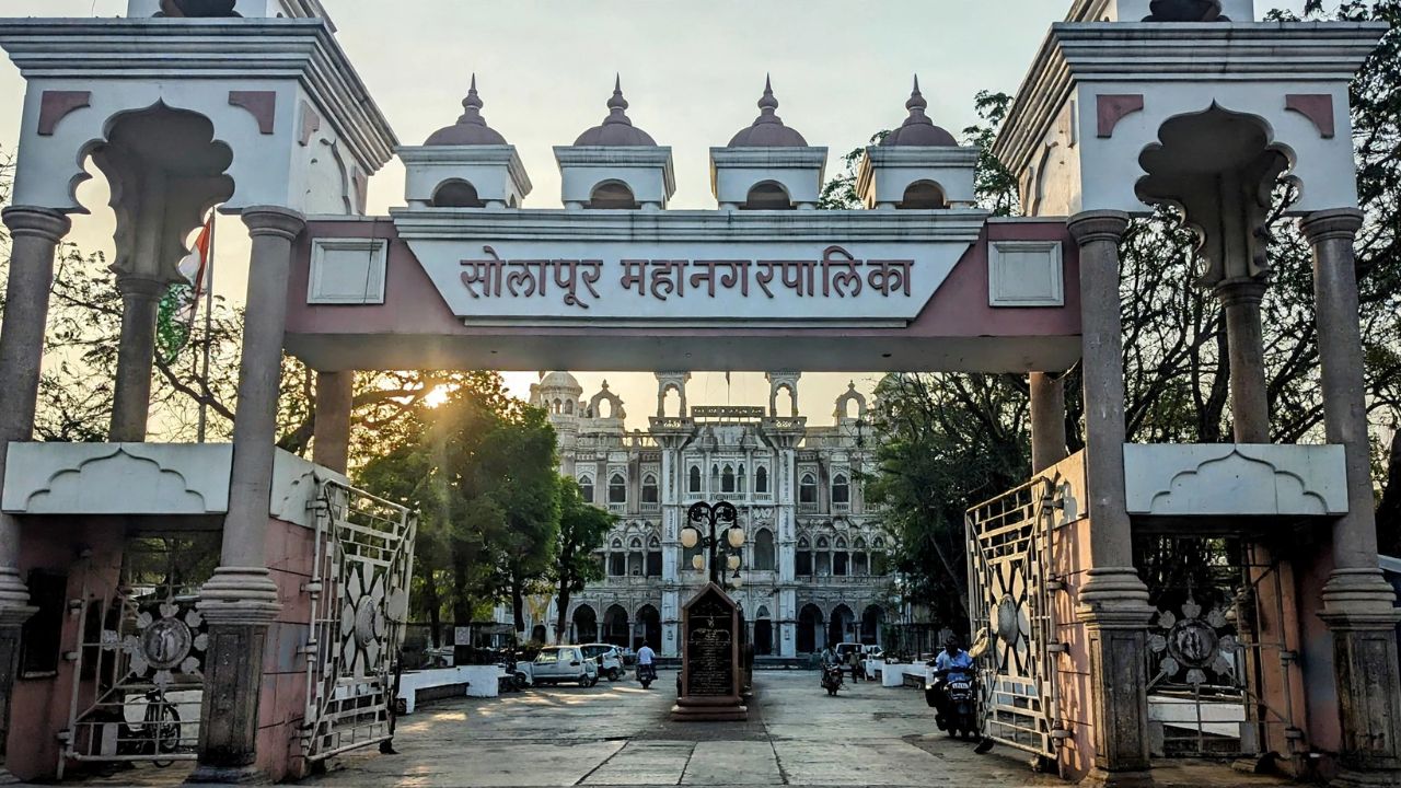 सोलापूर महापालिका ॲक्शन मोडमध्ये! थकबाकीदारांच्या मालमत्ता सील, नळजोडण्यांवरही हातोडा