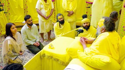 Virat Kohli: प्रेमानंद महाराजांना भेटण्यासाठी घेतले 5 कोटी? आरोपांनंतर विराट कोहलीच्या टीमचं सडेतोड उत्तर; मीडियालाही सुनावलं