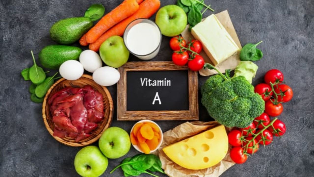 Vitamin A Deficiency: शरीरात विटॅमिन ए ची कमतरता असल्यास दिसतात ही लक्षणे, करू नका दुर्लक्ष