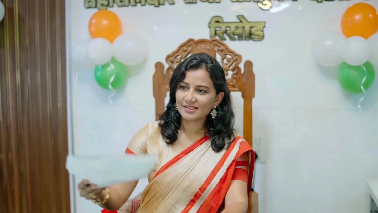 Washim: ‘रीलस्टार’ तहसीलदारांची पथकाकडून झाडाझडती, रील प्रकरणासह संपूर्ण प्रशासकीय कामकाजाची चौकशी; अहवालाकडे जिल्ह्याचे लक्ष