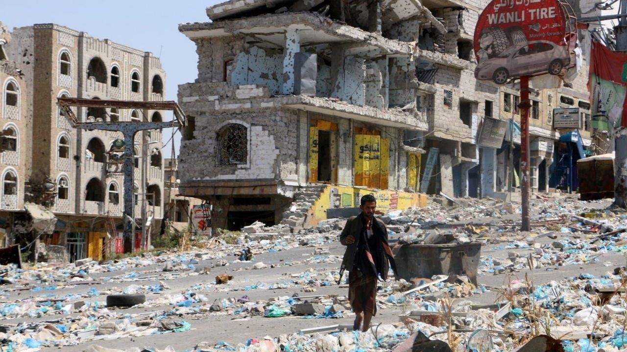 Yemen News : येमेनमध्ये हुथी बंडखोरांचा भीषण क्षेपणास्त्र हल्ला; ७३ जणांचा मृत्यू, अडीच लाख नागरिक विस्थापित!