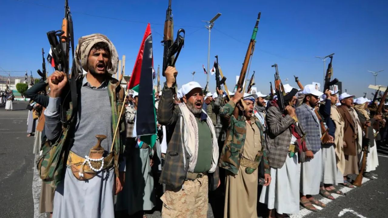 Yemen Crisis : हुथींविरोधात येमेनची मोठी लष्करी मोहीम; ताब्यातील सर्व प्रदेश परत घेण्याची घोषणा