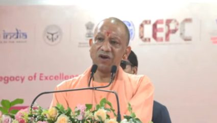 Yogi Adityanath : युपीतील नागरिकांच्या स्थलांतरणाबाबत आदित्यनाथांचं मोठे विधान; म्हणाले, आता आपल्या मातीतच कौशल्य दाखवण्याची संधी