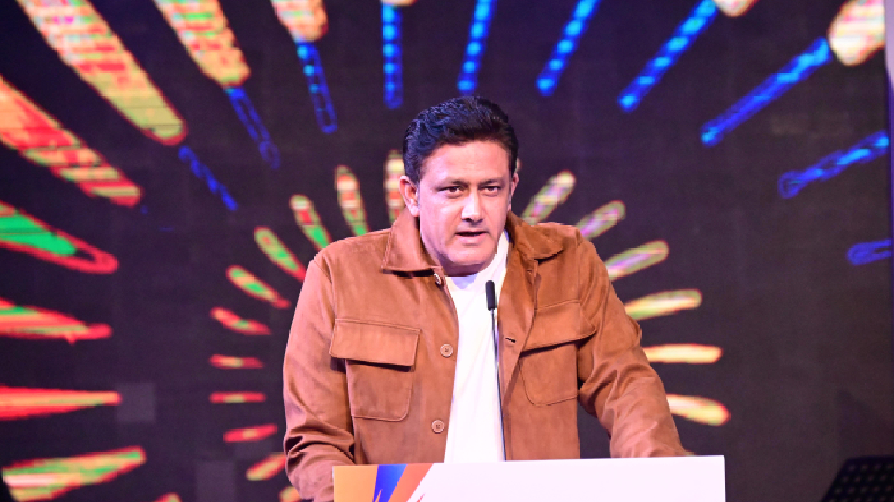 चिंता करू नकोस. तू जसा पूर्णपणे फिट होशील, तू संघात परत येशील असे कुंबळे यांनी सांगितल्याचे मिश्रा म्हणाला.